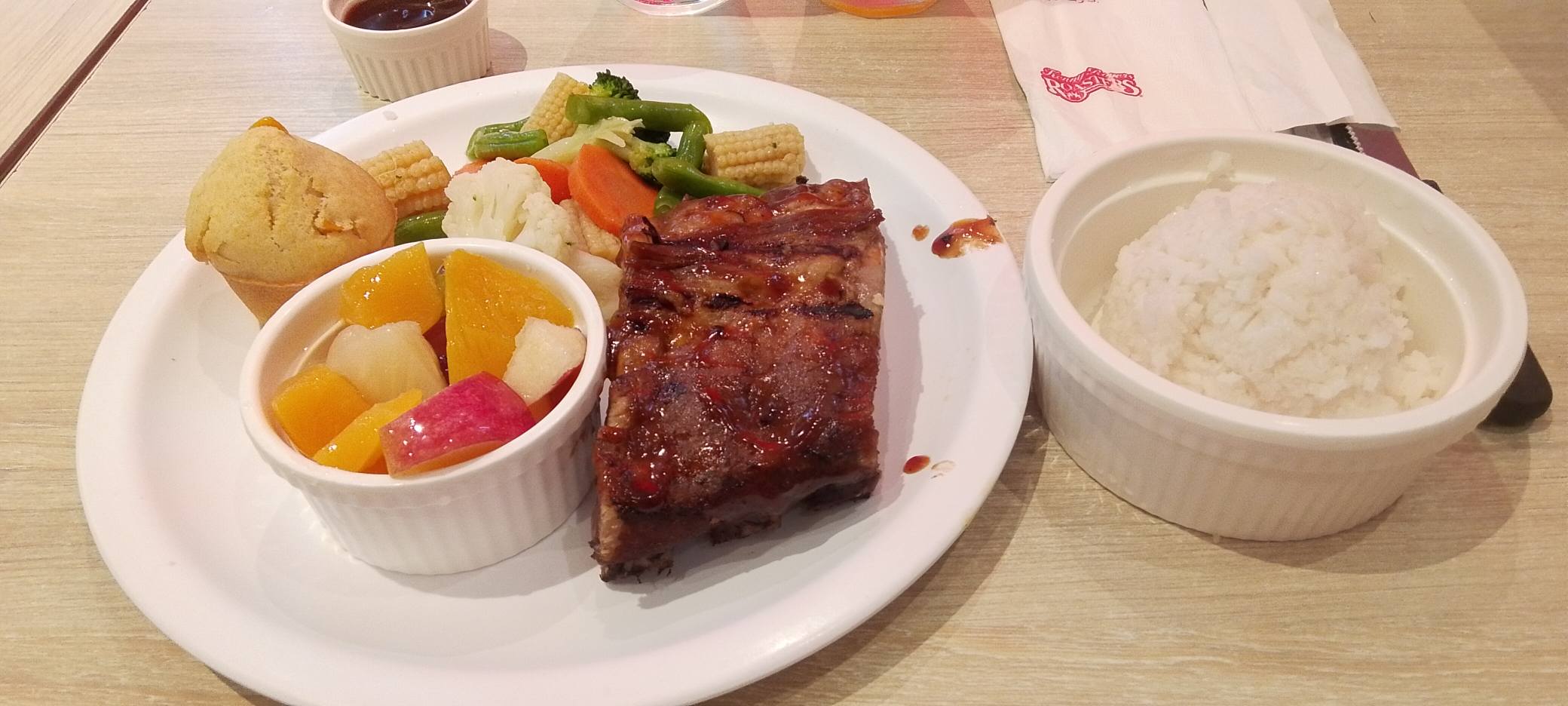 A Sunday Break with Kenny Roger Ribs and Vegetable with Fruit Salad